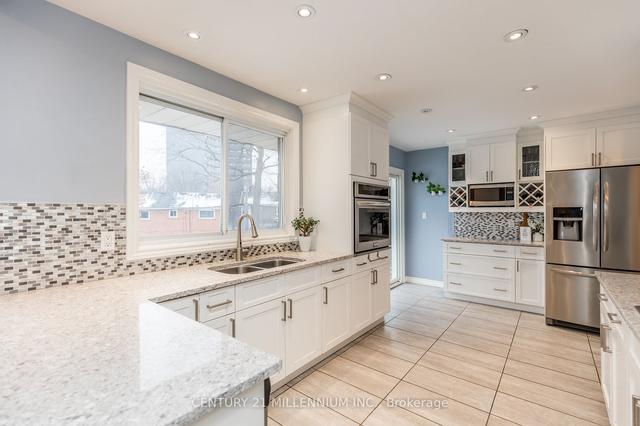 12 Boxbury Rd, House detached with 3 bedrooms, 3 bathrooms and 6 parking in Toronto ON | Image 3