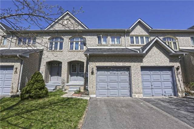 26 Goldenlight Circ, Townhouse with 3 bedrooms, 3 bathrooms and 2 parking in Brampton ON | Image 1