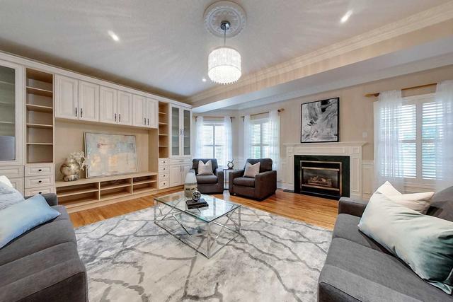 5403 Roanoke Crt, House detached with 6 bedrooms, 4 bathrooms and 12 parking in Mississauga ON | Image 7