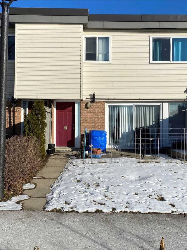 74 Springfair Ave, Townhouse with 3 bedrooms, 2 bathrooms and 2 parking in Aurora ON | Image 1