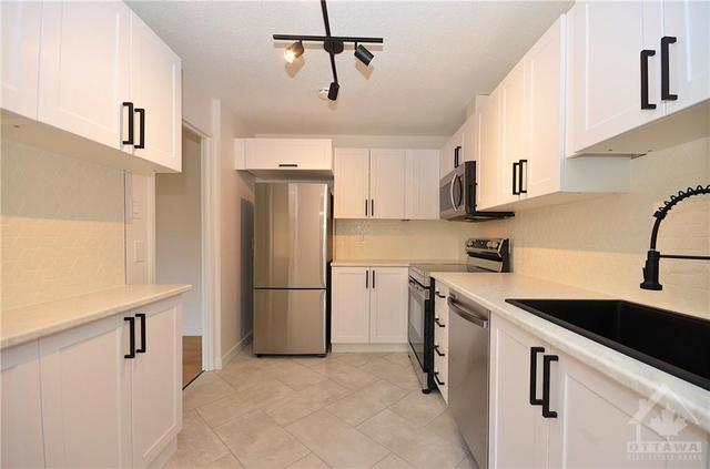 114 - 1505 Baseline Road, Condo with 2 bedrooms, 1 bathrooms and 1 parking in Ottawa ON | Image 11