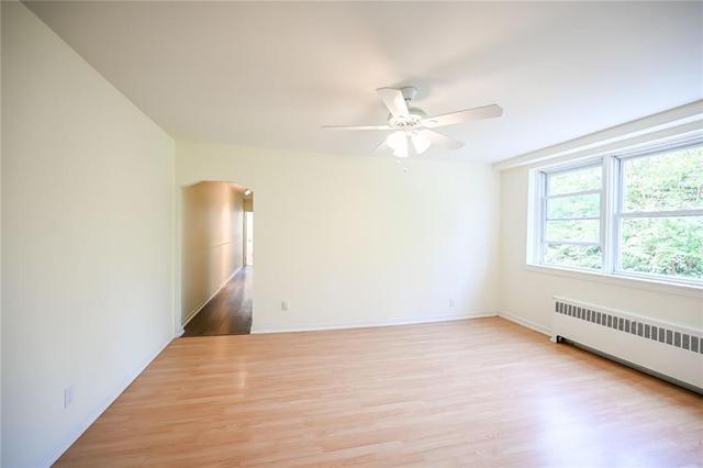 10 - 4 Robinson Street, Condo with 2 bedrooms, 1 bathrooms and null parking in Hamilton ON | Image 7