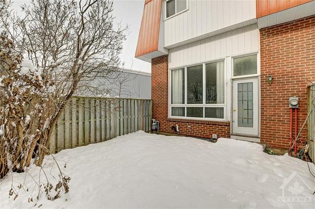 236 Romulus Private, Townhouse with 3 bedrooms, 2 bathrooms and 2 parking in Ottawa ON | Image 25