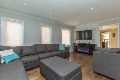 102 Muirland Cres, House detached with 4 bedrooms, 4 bathrooms and 4 parking in Brampton ON | Image 2