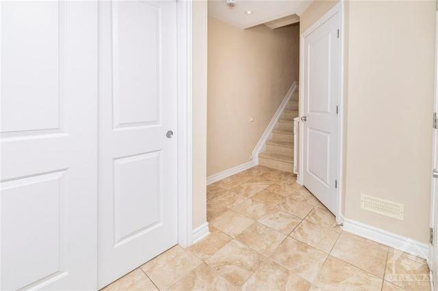 226 Halyard Way, Townhouse with 2 bedrooms, 3 bathrooms and 3 parking in Ottawa ON | Image 6