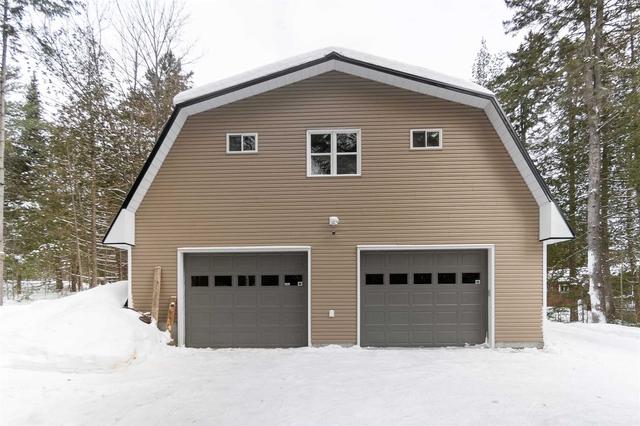 18 Juniper Cres, House detached with 3 bedrooms, 3 bathrooms and 14 parking in Kawartha Lakes ON | Image 5
