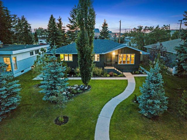 3756 36 Avenue Sw, House detached with 6 bedrooms, 2 bathrooms and 5 parking in Calgary AB | Image 3