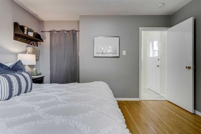 41 Sixteenth St, House detached with 3 bedrooms, 2 bathrooms and 1 parking in Toronto ON | Image 3