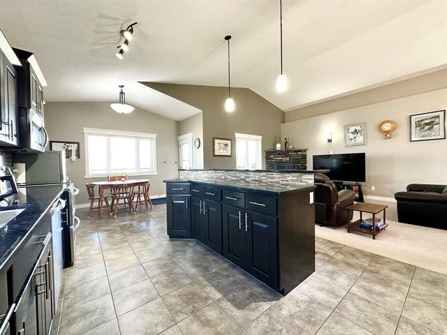 7726 - covington Way, House detached with 5 bedrooms, 3 bathrooms and 8 parking in Grande Prairie County No. 1 AB | Image 15