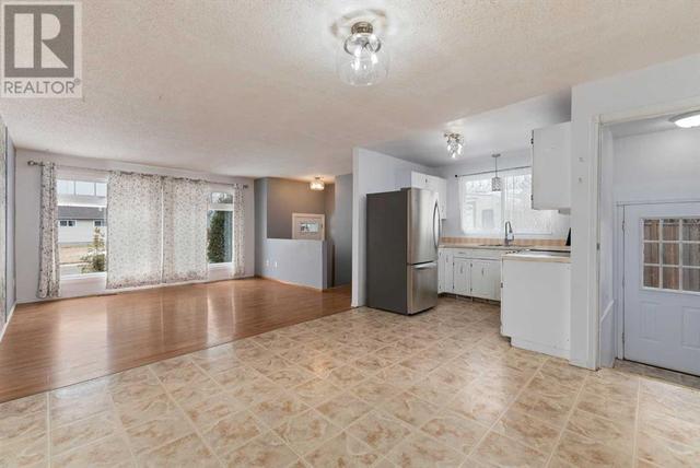 4905 53 Avenue, House semidetached with 5 bedrooms, 2 bathrooms and 3 parking in Kitscoty AB | Image 7