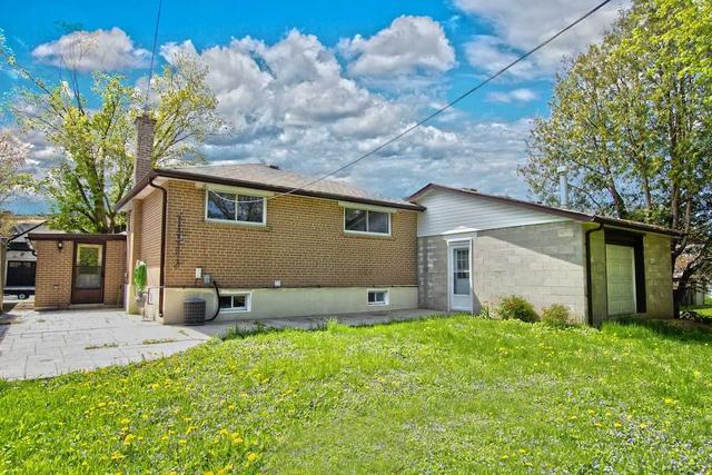 35 Knowles Cres, House detached with 3 bedrooms, 2 bathrooms and 8 parking in Aurora ON | Image 9