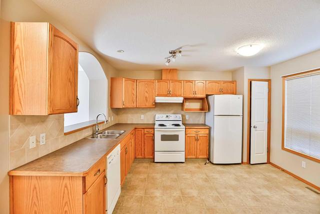 178 Lynx Cove N, Home with 3 bedrooms, 1 bathrooms and 2 parking in Lethbridge AB | Image 10