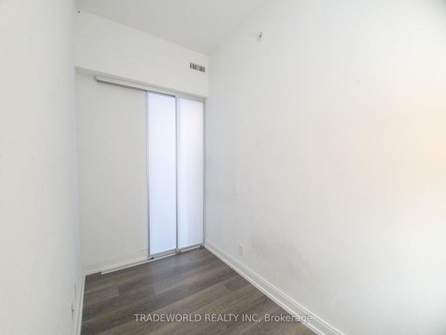 3015 - 181 Dundas St E, Condo with 1 bedrooms, 1 bathrooms and 0 parking in Toronto ON | Image 2