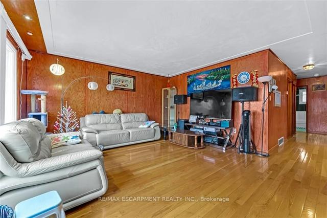 462 John St N, House detached with 3 bedrooms, 2 bathrooms and 3 parking in Hamilton ON | Image 2