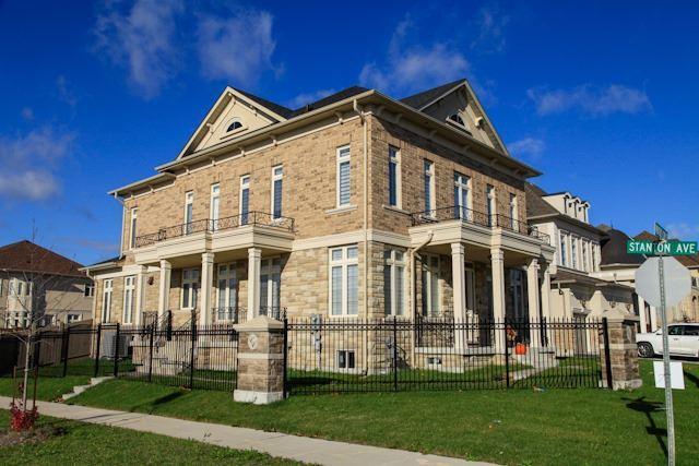 2 Virtue Cres, House detached with 4 bedrooms, 4 bathrooms and 4 parking in Vaughan ON | Image 2