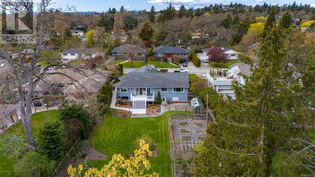 3371 Woodburn Ave, House detached with 5 bedrooms, 3 bathrooms and 4 parking in Oak Bay BC | Image 42
