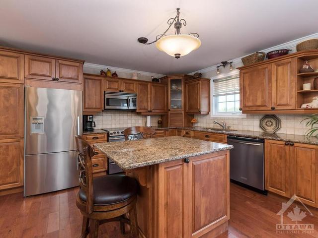 574 Highway 15 S Highway, House detached with 3 bedrooms, 2 bathrooms and 10 parking in Rideau Lakes ON | Image 8