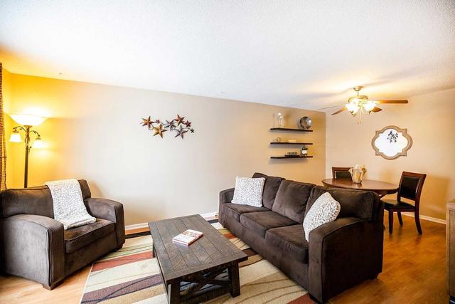 128 Blossom Crt, House semidetached with 3 bedrooms, 2 bathrooms and 3 parking in Scugog ON | Image 2