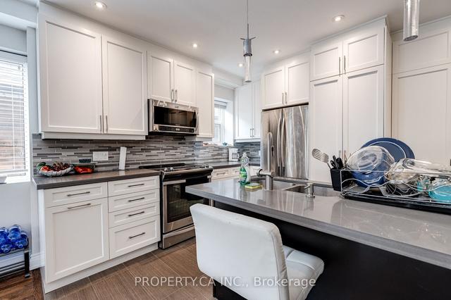 2 - 963 Avenue Rd, House detached with 2 bedrooms, 1 bathrooms and 1 parking in Toronto ON | Image 2