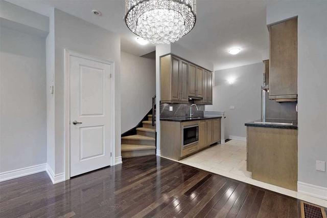2150 Bayview Ave, Townhouse with 3 bedrooms, 3 bathrooms and 2 parking in Toronto ON | Image 2