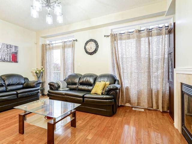 06 - 3235 Thomas St, Townhouse with 3 bedrooms, 4 bathrooms and 2 parking in Mississauga ON | Image 7