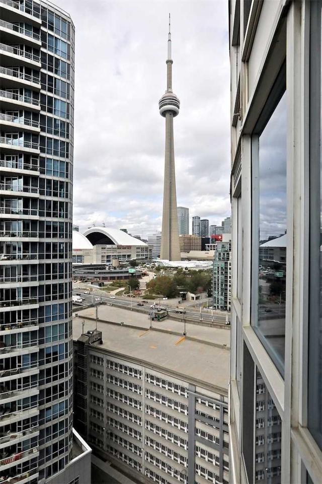 1710 - 208 Queens Quay W, Condo with 1 bedrooms, 2 bathrooms and 1 parking in Toronto ON | Image 22