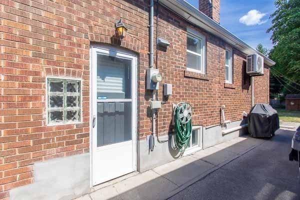 329 Woodmount Ave, House detached with 2 bedrooms, 2 bathrooms and 5 parking in Toronto ON | Image 28