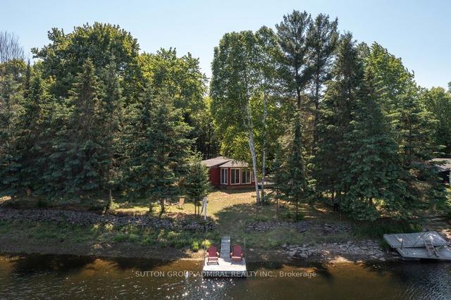 1047 Colony Tr, House detached with 2 bedrooms, 1 bathrooms and 5 parking in Bracebridge ON | Image 2