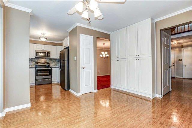 896 Lavis Crt, House detached with 4 bedrooms, 3 bathrooms and 2 parking in Oshawa ON | Image 9