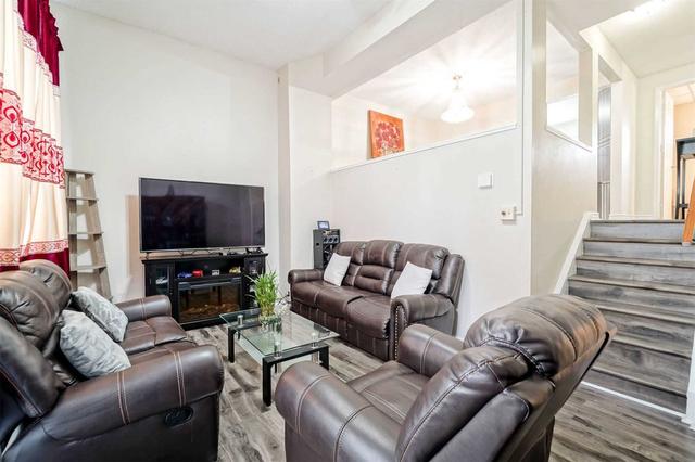 114 Darras Crt, Townhouse with 3 bedrooms, 2 bathrooms and 2 parking in Brampton ON | Image 28