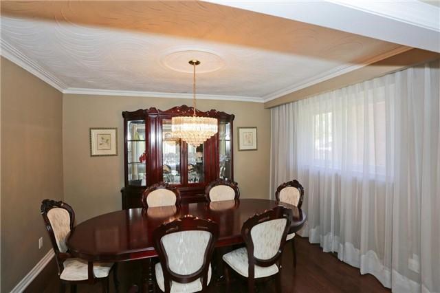 2327 Harcourt Cres, House detached with 3 bedrooms, 3 bathrooms and 2 parking in Mississauga ON | Image 4