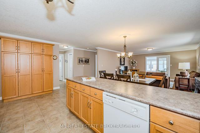 22 Washburn Dr, House detached with 3 bedrooms, 3 bathrooms and 4 parking in Guelph ON | Image 2