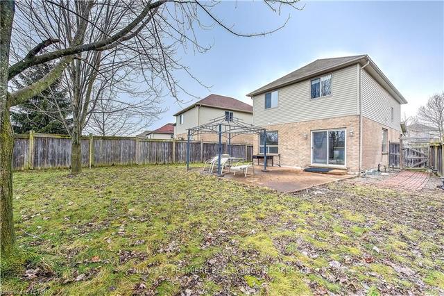798 Queensborough Cres, House detached with 3 bedrooms, 3 bathrooms and 3 parking in London ON | Image 17