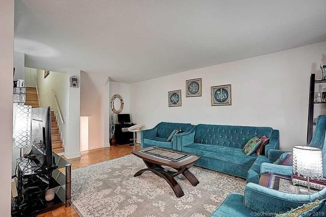 1111 - 11 Wincott Dr, Condo with 3 bedrooms, 2 bathrooms and 1 parking in Toronto ON | Image 5