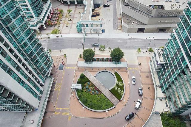 2502 - 18 Harbour St, Condo with 2 bedrooms, 2 bathrooms and 1 parking in Toronto ON | Image 22