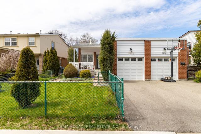 3092 Fieldgate Dr, House semidetached with 4 bedrooms, 2 bathrooms and 2 parking in Mississauga ON | Image 1