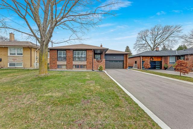 11 Hibiscus Crt, House detached with 3 bedrooms, 2 bathrooms and 8 parking in Toronto ON | Image 1