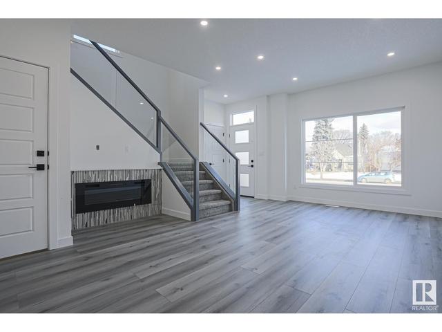 11022 149 St Nw, House semidetached with 5 bedrooms, 4 bathrooms and 4 parking in Edmonton AB | Image 11