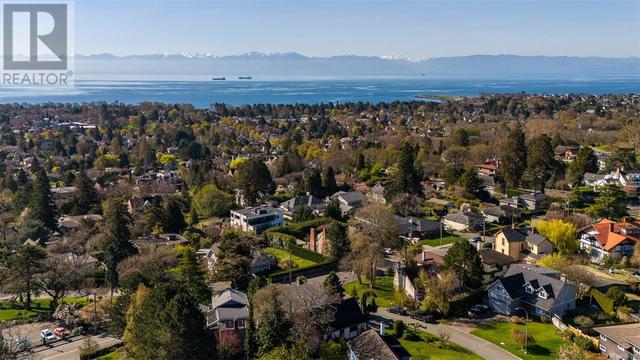 803 Piermont Pl, House detached with 5 bedrooms, 5 bathrooms and 2 parking in Victoria BC | Image 49