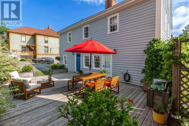 137 Pelham Street, House detached with 2 bedrooms, 3 bathrooms and null parking in Lunenburg NS | Image 3