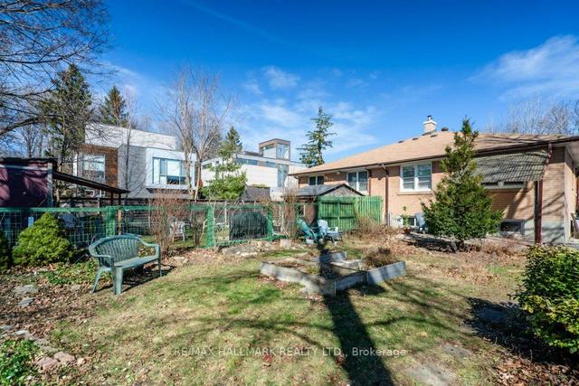 16 Senlac Rd, House semidetached with 3 bedrooms, 2 bathrooms and 2 parking in Toronto ON | Image 32