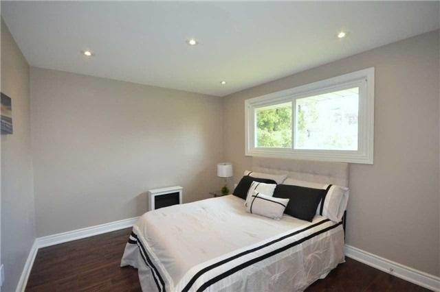55 Wildewood Ave, House detached with 3 bedrooms, 2 bathrooms and 6 parking in Hamilton ON | Image 2