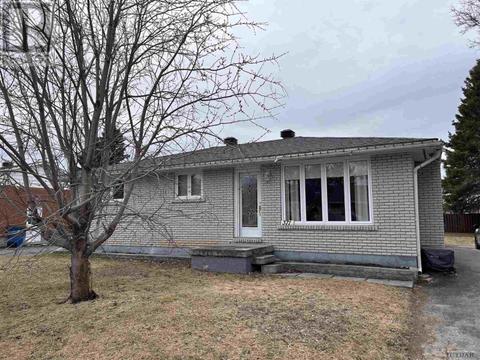 371 Sixteenth Ave, House detached with 4 bedrooms, 1 bathrooms and null parking in Cochrane ON | Card Image