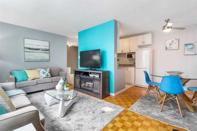 404 - 78 Warren Rd, Condo with 1 bedrooms, 1 bathrooms and 1 parking in Toronto ON | Image 2