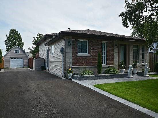834 Cabot Tr, House detached with 3 bedrooms, 2 bathrooms and 9 parking in Milton ON | Image 2