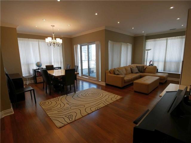 Lph 4 - 909 Bay St, Condo with 3 bedrooms, 3 bathrooms and 1 parking in Toronto ON | Image 8