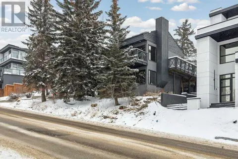 618 10 Street Ne, House detached with 3 bedrooms, 2 bathrooms and 7 parking in Calgary AB | Card Image