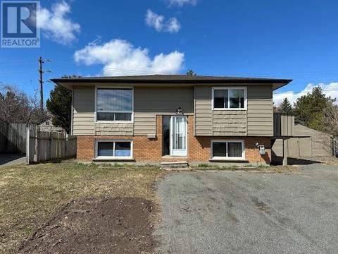 506 Darwin Ct, House detached with 4 bedrooms, 2 bathrooms and null parking in Thunder Bay ON | Card Image