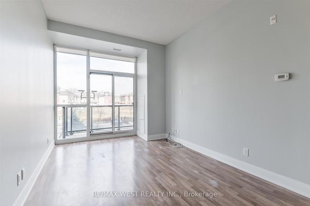206 - 4700 Highway 7 Ave, Condo with 2 bedrooms, 2 bathrooms and 1 parking in Vaughan ON | Image 3