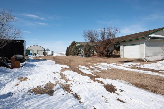 21019 - 424 Twp, House detached with 3 bedrooms, 3 bathrooms and null parking in Wainwright No. 61 AB | Image 4
